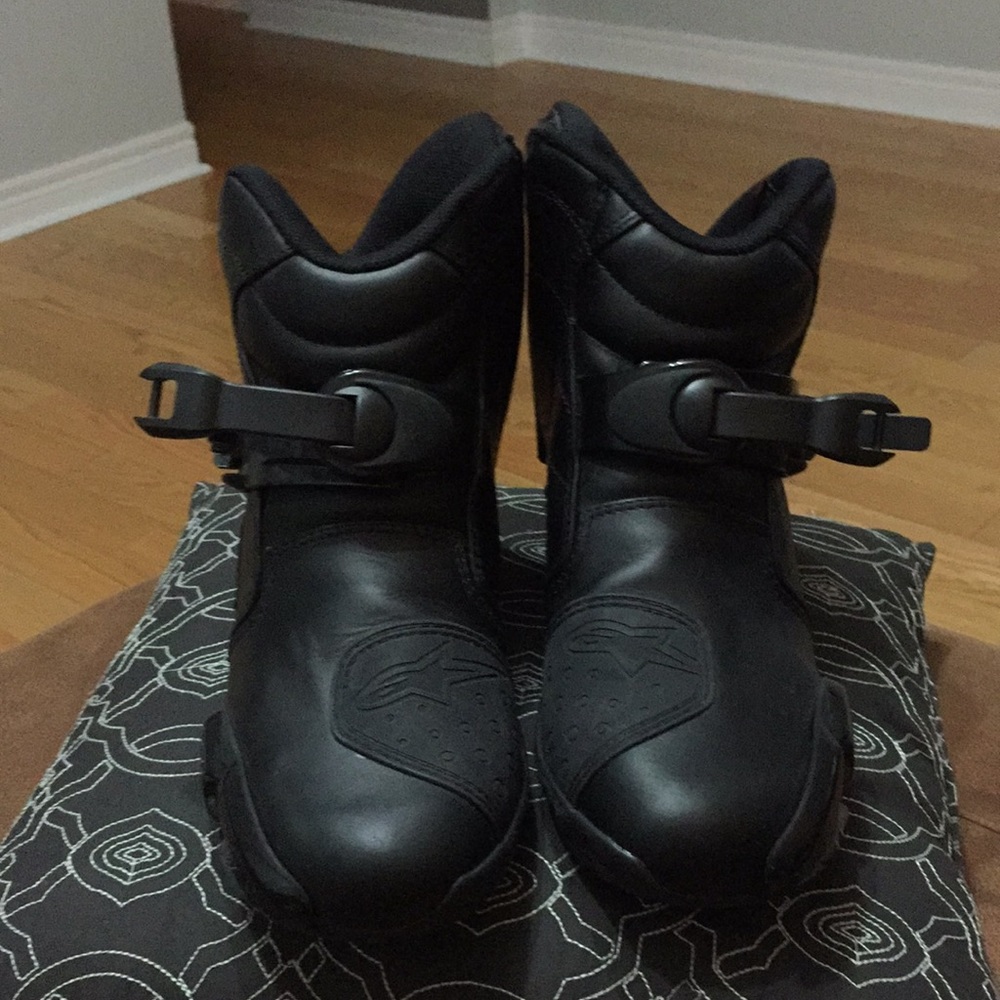 Brand new Alpinestars men’s size 8